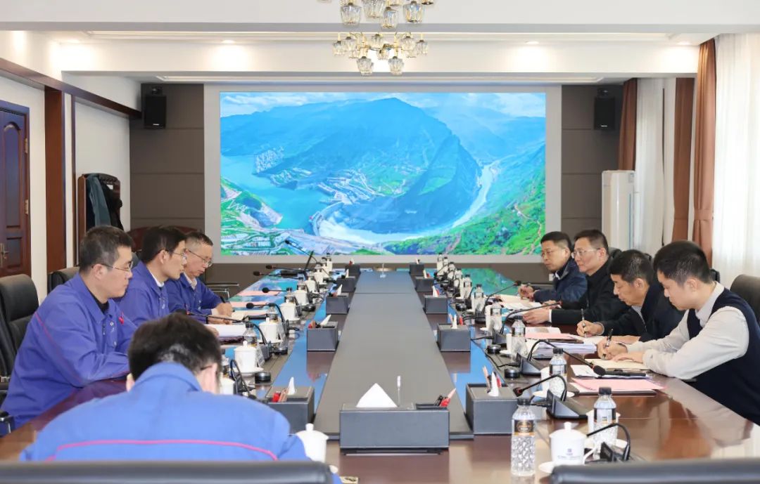 715AD7CF7EE279660903EBAFAD5_6754F81C_1AE38.jpg?e= 715AD7CF7EE279660903EBAFAD5_6754F81C_1AE38.jpg?e=