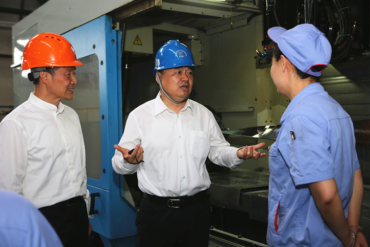 ������J9.COM����һ�߳�����Ա��̻���