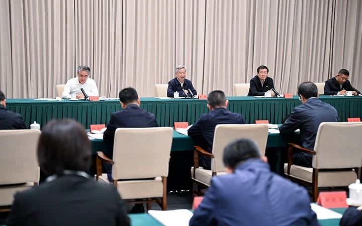 DE2EC96F383EA50E37650685546_1ADF7B27_C305.jpg?e= DE2EC96F383EA50E37650685546_1ADF7B27_C305.jpg?e=